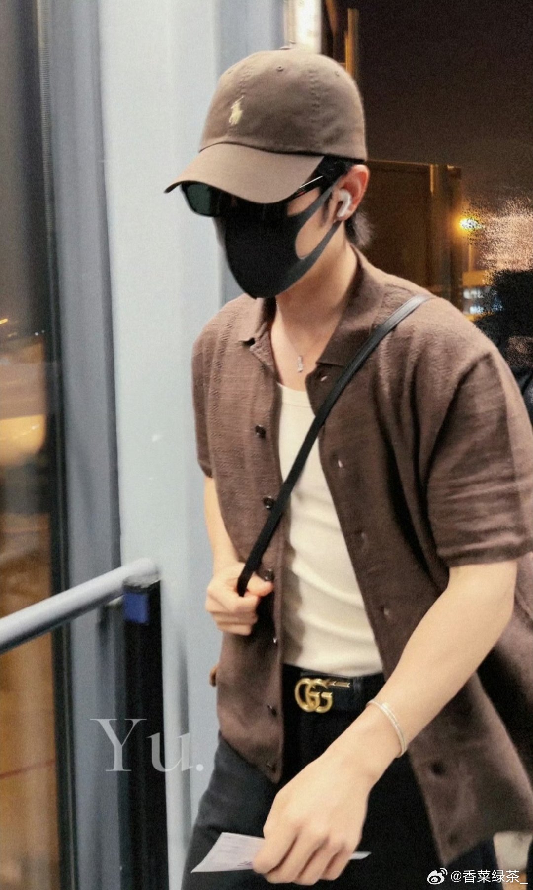 肖战棕色棒球帽就喜欢肖战带一些漂漂亮亮的首饰🥰🥰🥵🥵 