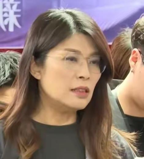 国民党又开始玩新套路了！副主席李乾龙在金门党庆上透了个大消息：主席郑丽文已经拿到