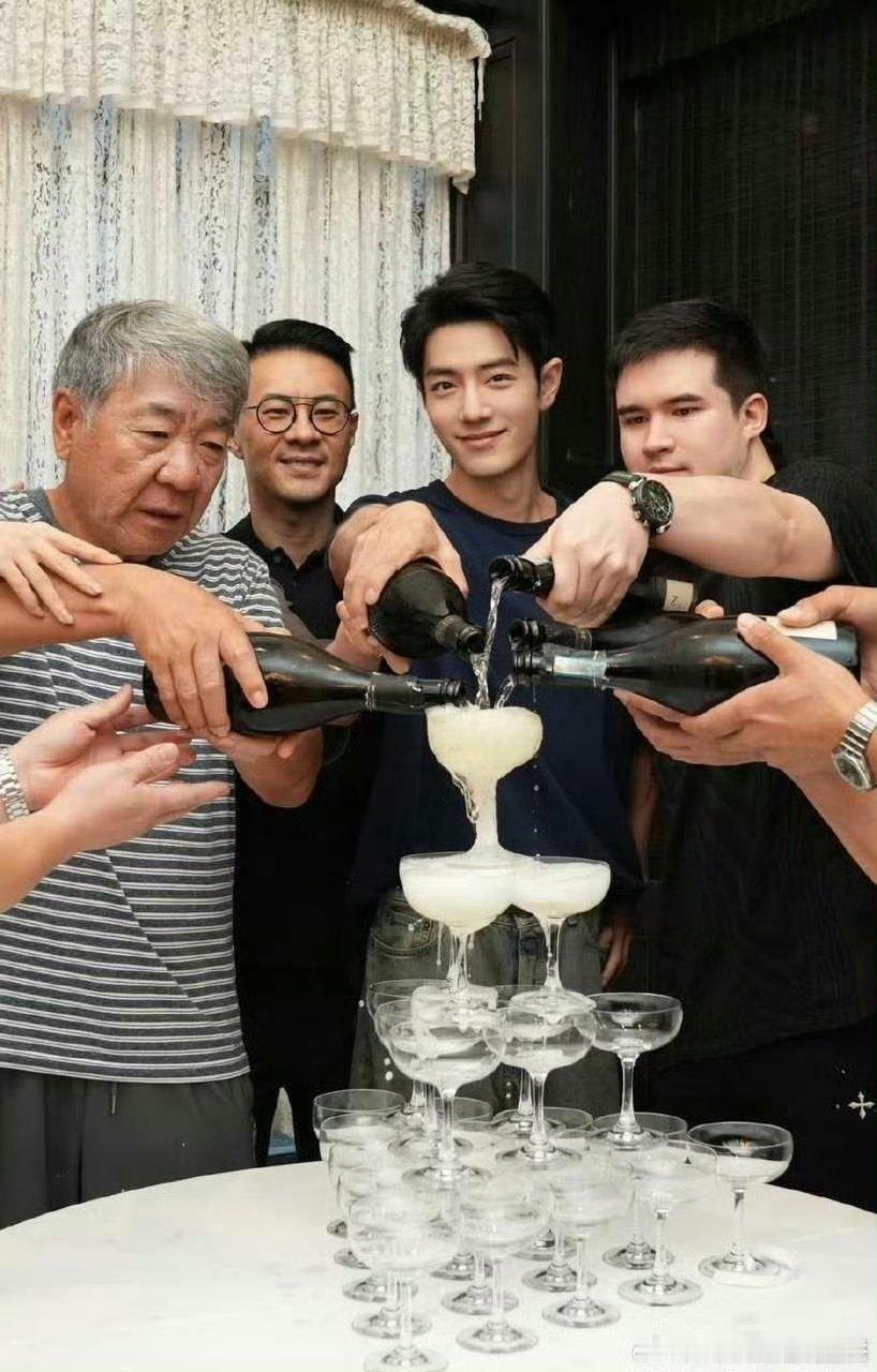 《藏海传》在韩国平台的华语剧集榜单中每天都能稳定地排在播放量前三名，这波文化输出