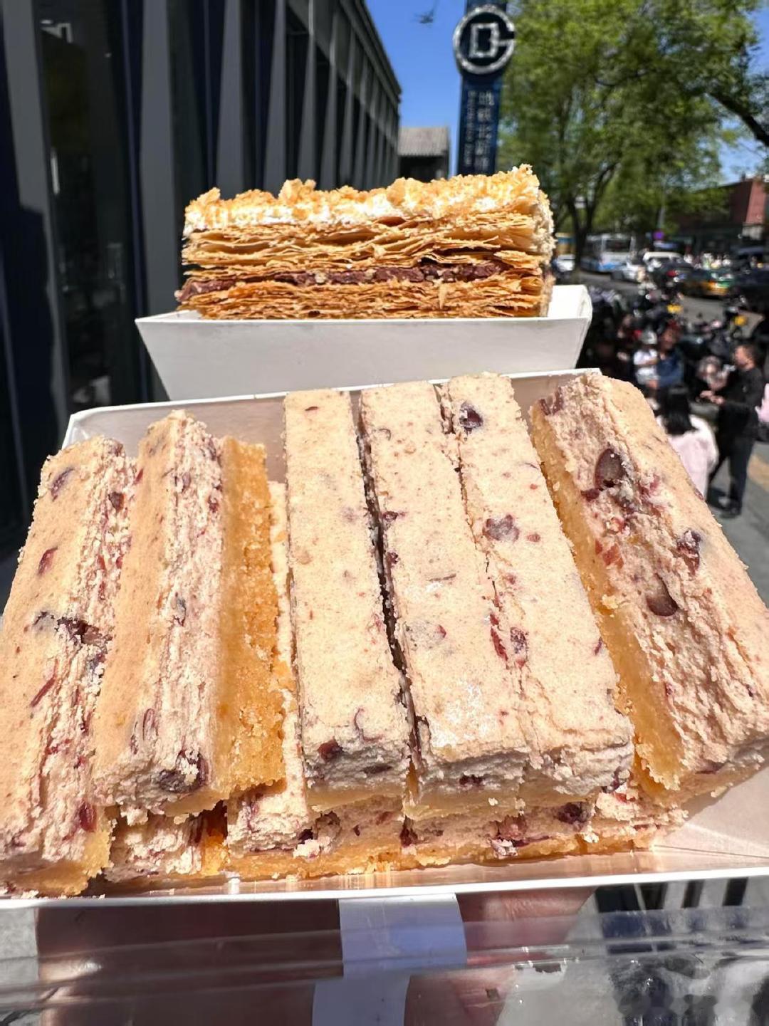 李佳琦误食过期面包火出圈李佳琦带火面包品牌回应暂时下架 北京小众线下面包店一夜爆