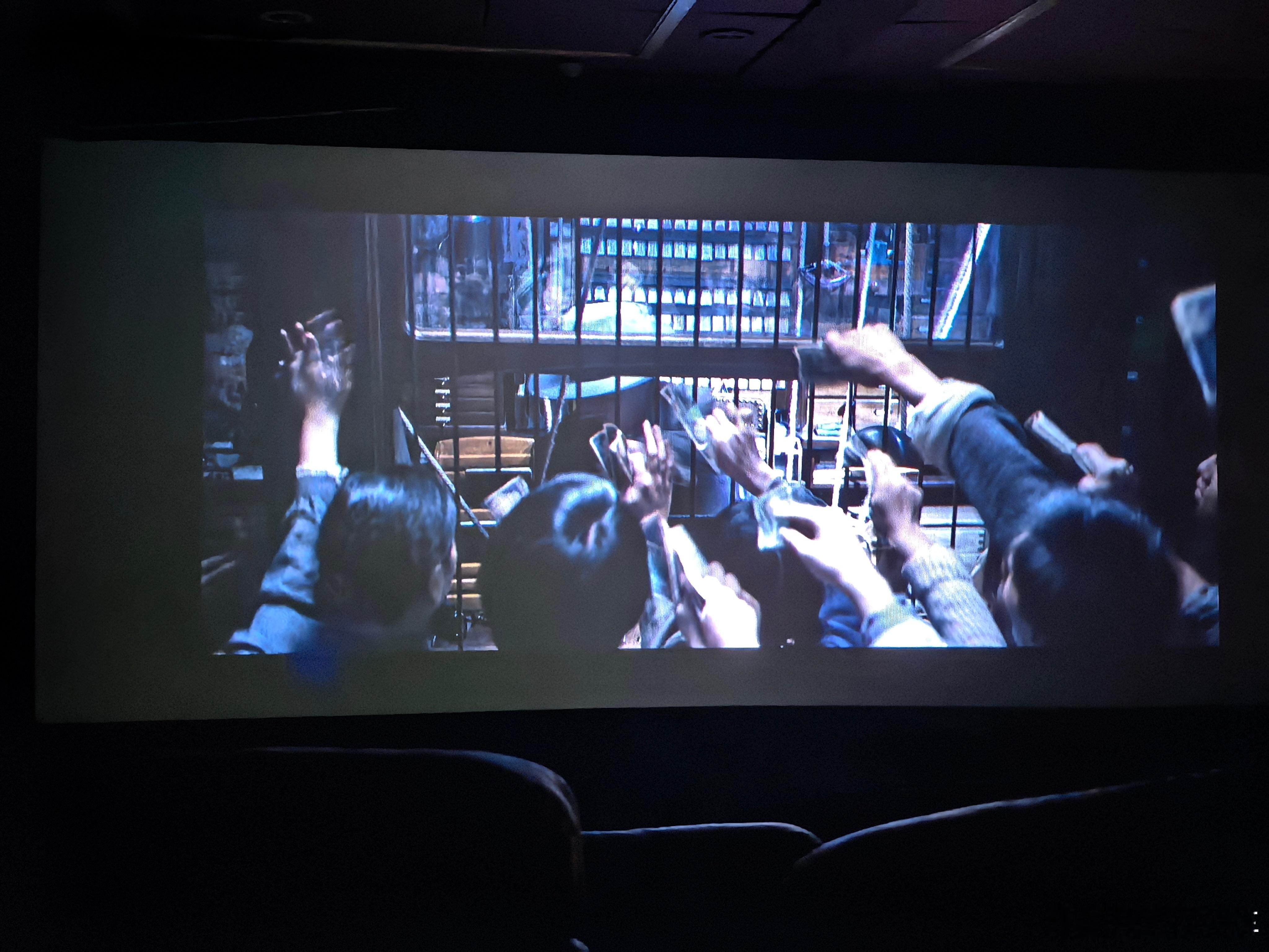 感谢理想汽车送的《狂野时代》电影票，还是VIP座太贴心了，剧情烧脑又上头，看着很