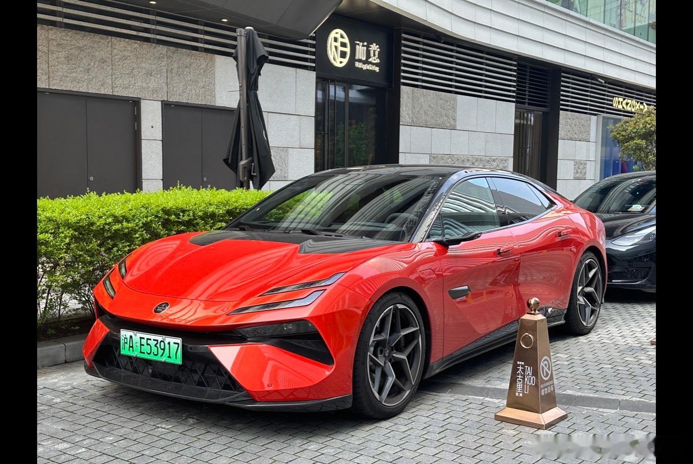 莲花双900车型91.8万元起 8月31日晚，莲花在中国市场上市EMEYA 90