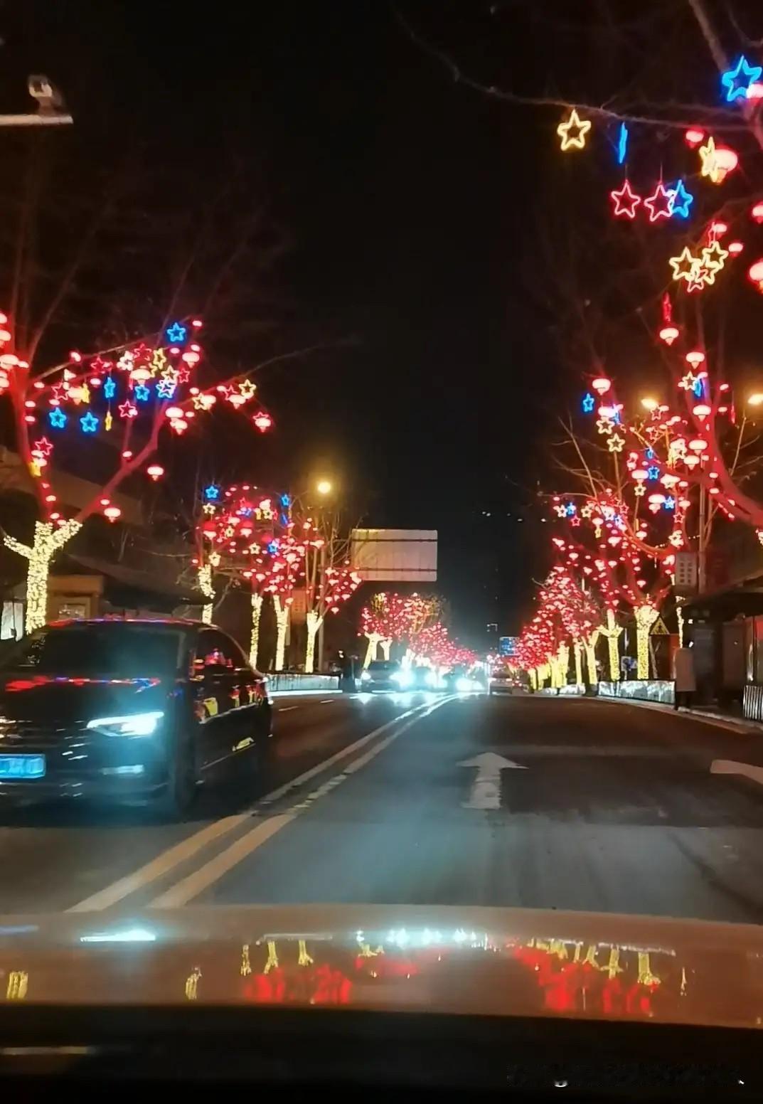 眼瞅着再有一个多月就要过年了，
不知道大伙儿是不是也有这种感觉：
现在的春节，往