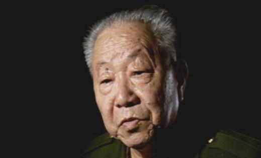 上甘岭战役结束后，志愿军在清理战场时发现大量美军罐头，打开后却恶臭扑鼻，里面装满