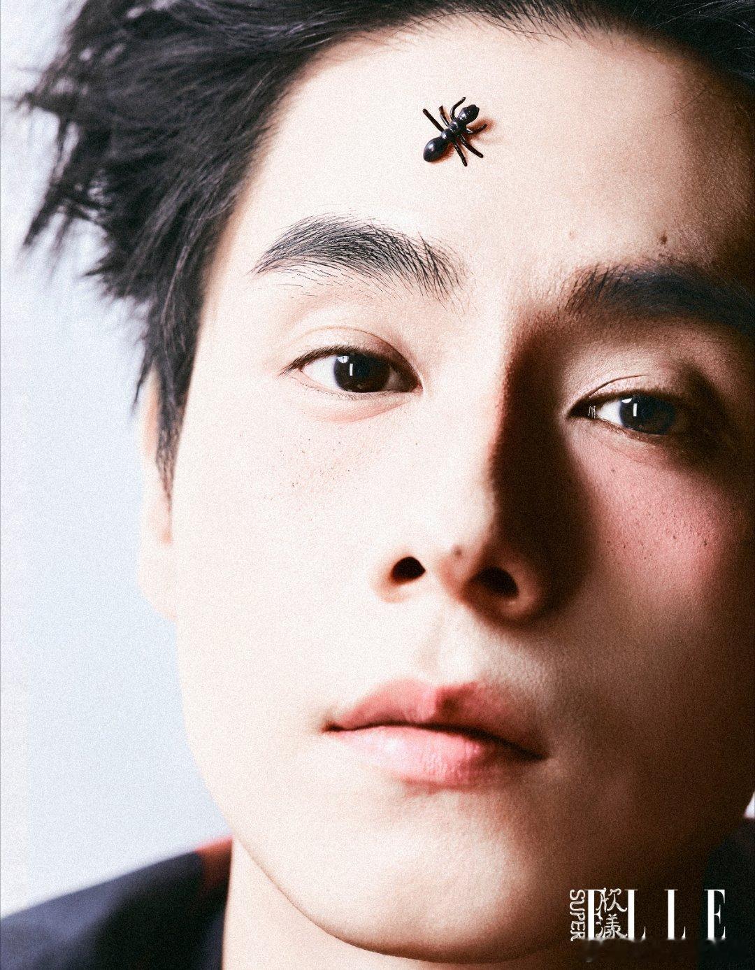 胡一天顶着灵珠脸当魔丸温柔和野性碰撞，又被胡一天帅到了 红色运动系看着挺帅，痞帅