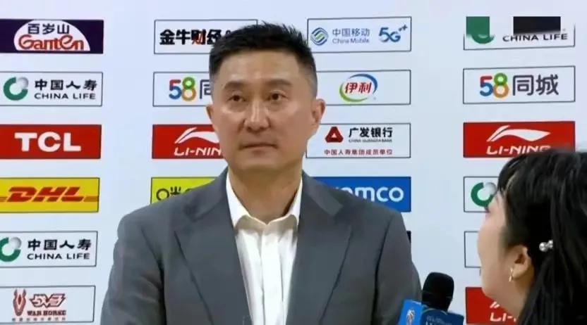 杜峰的无奈与沉默：一场没有大喊的背后，广东队实力整体下滑，球迷应该接受这个现实，