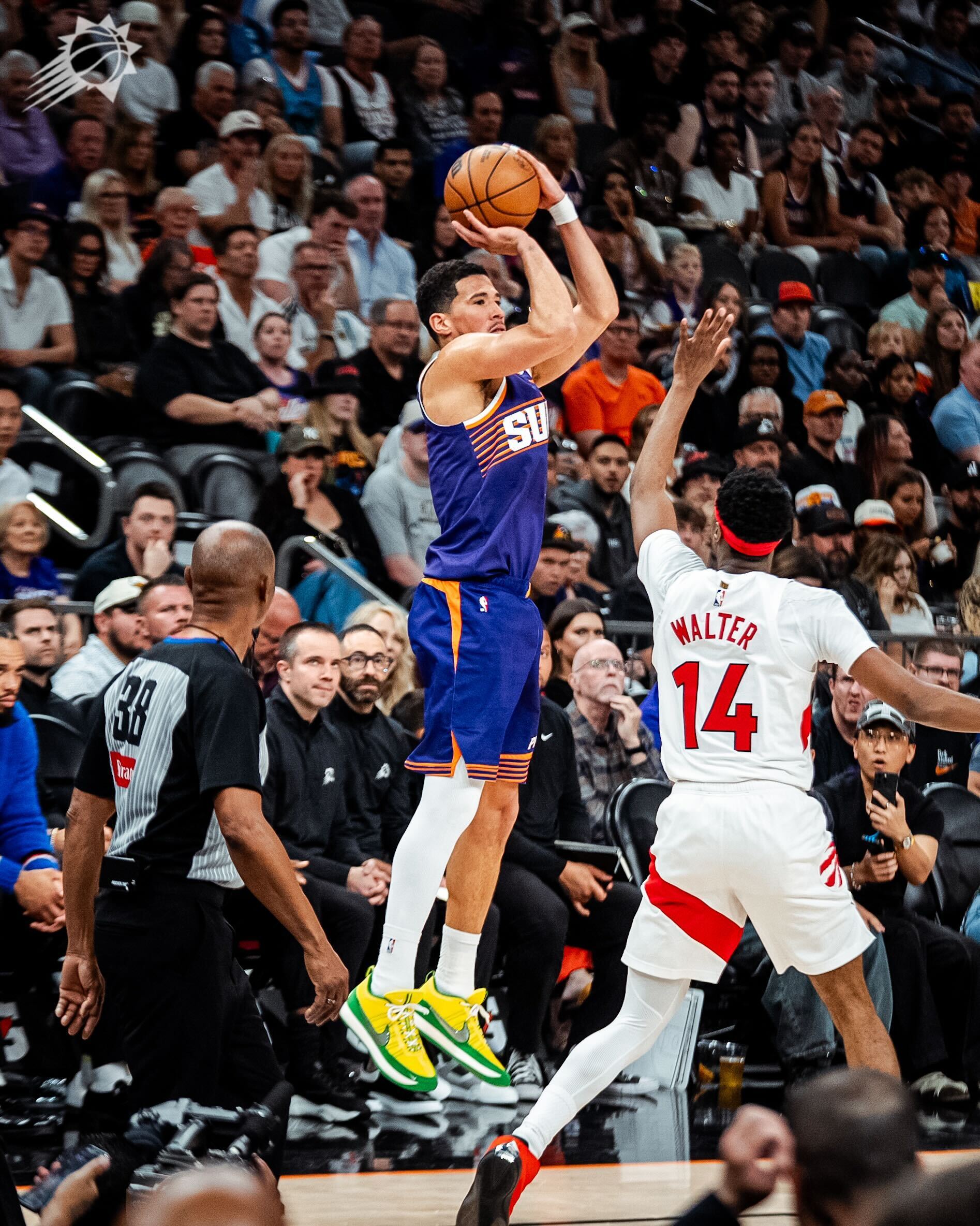 布克连进两记三分，随后打进2➕1 🔥个人得分来到25分！菲尼克斯太阳 ｜旭日东