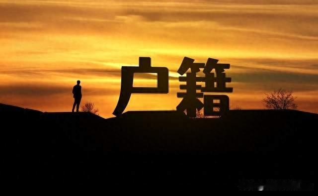 #母亲为去世儿子销户民警含泪拥抱安慰