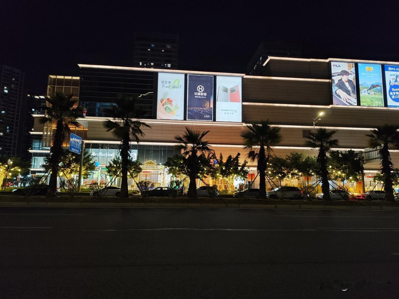 听听一位普通伊朗商人，对这场美以伊战争的态度。
5月3日，我带小孩到澄海玩具城同