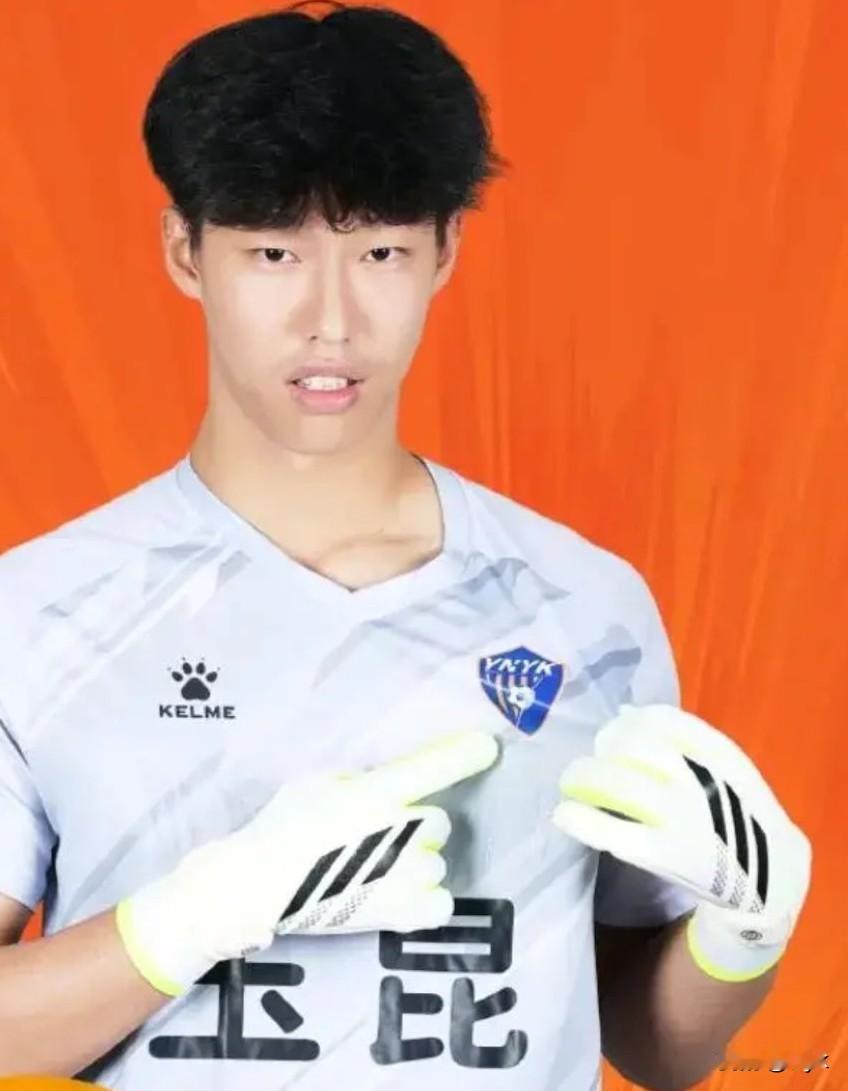 必须为重庆铜梁龙狠狠点赞！
正式买断姚浩洋并签约五年，
这波操作太有眼光了！
