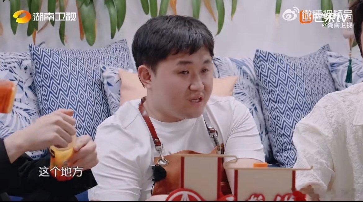 黄晓明做梦都在干活张百乔认证中餐厅没剧本 张百乔直言在《中餐厅》没见过剧本，从点