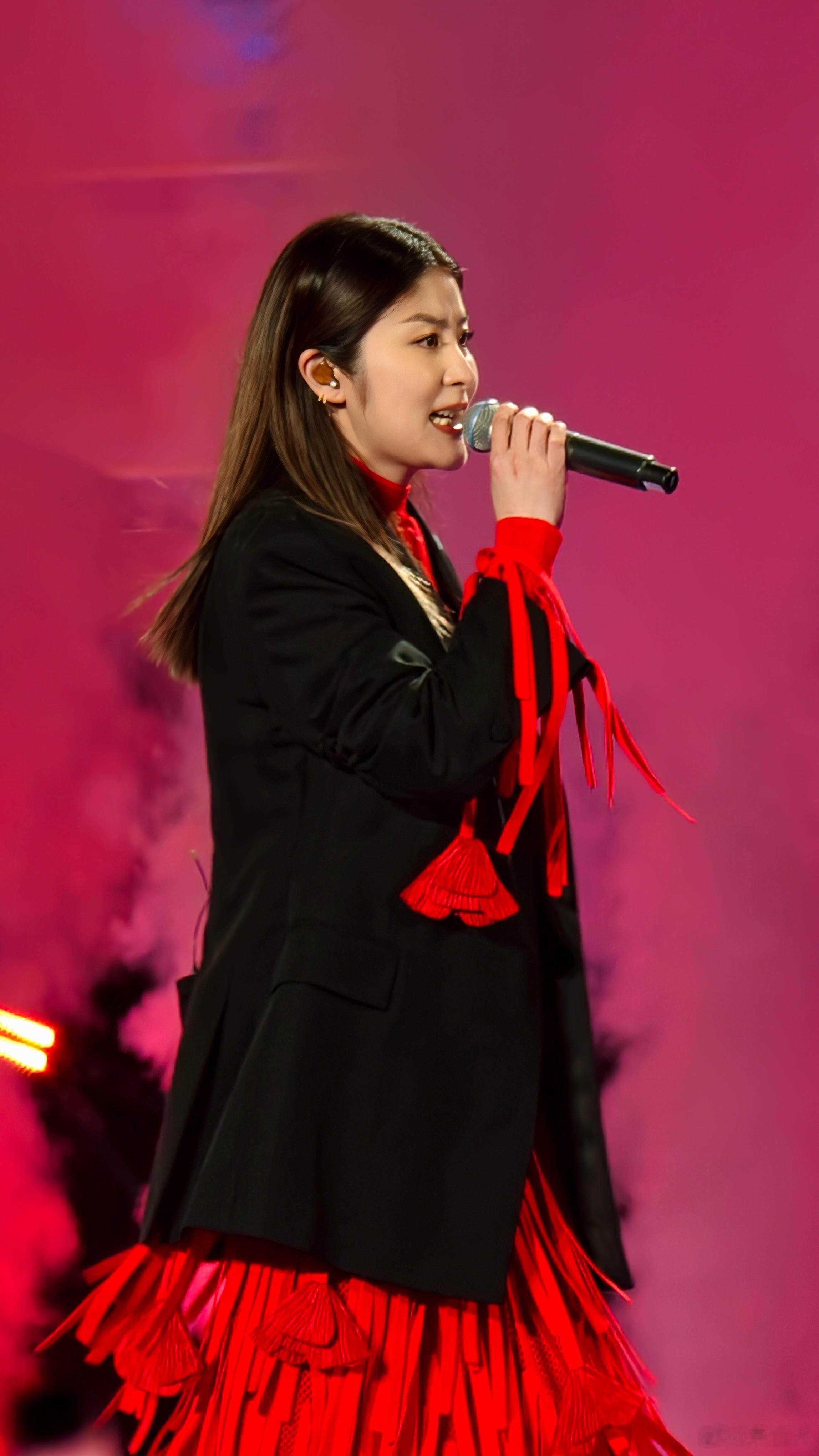 老板请看演唱会陈慧琳登场一首《不如跳舞》还是那么带感 