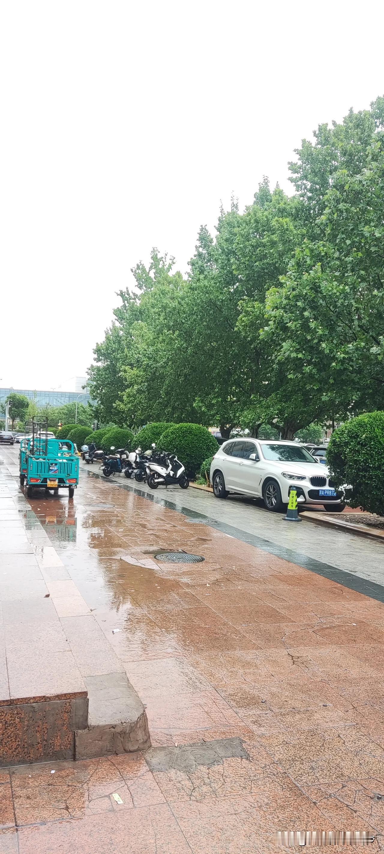 还能棉衣秋裤，真像是老家的古话，端午过后才能收棉衣棉裤。，土话谚语【帕筛棉衣换换
