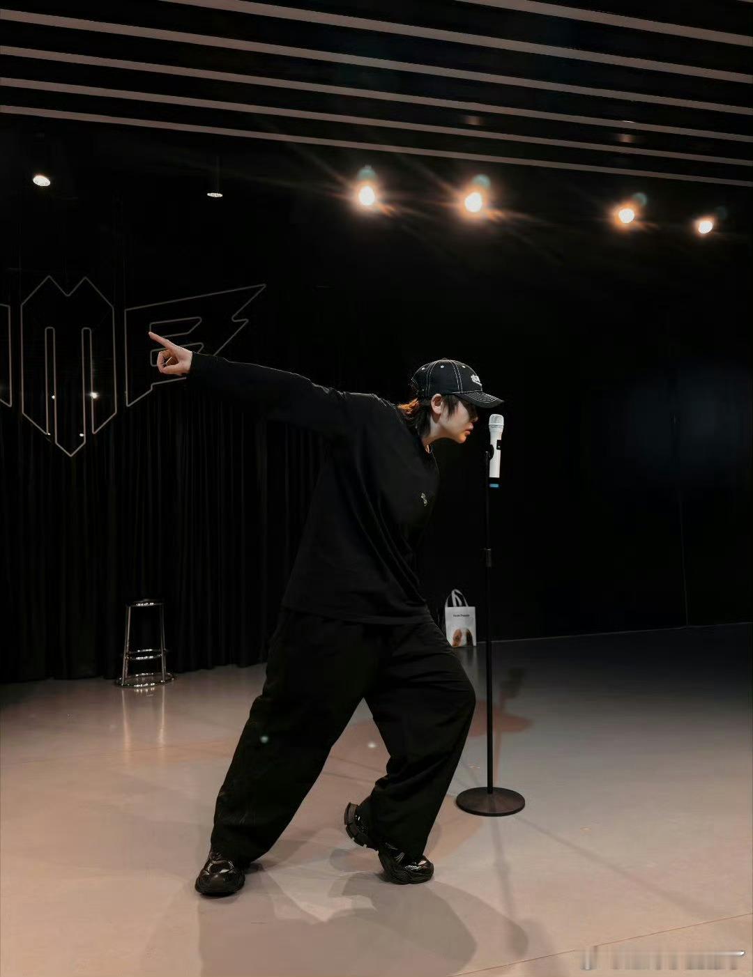 王濛放话能卖票就开演唱会耿直发言圈粉无数！被问及演唱会计划，王濛直言只要门票能顺