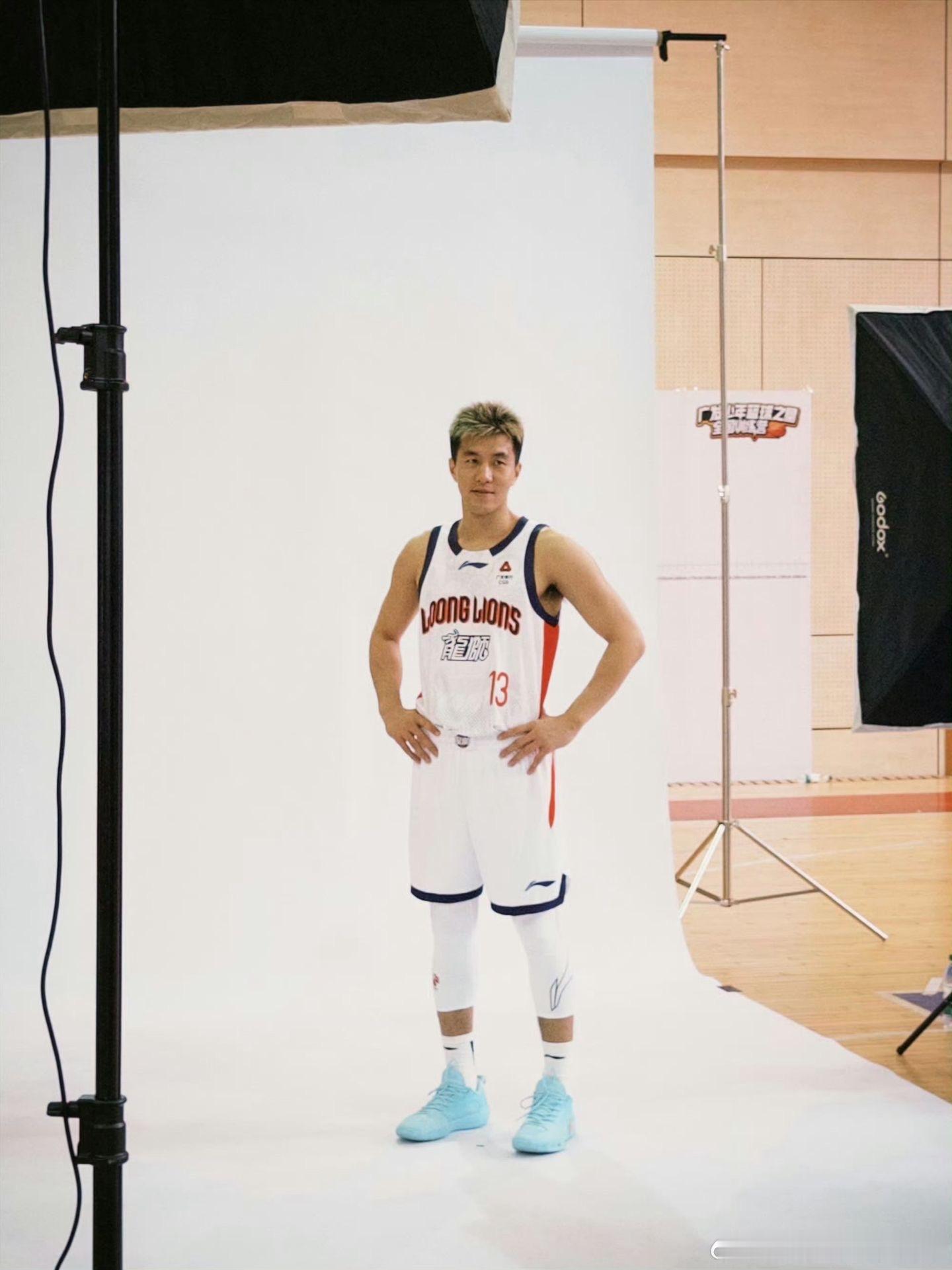 12月13日，CBA新赛季郭艾伦定妆照！！！！兴趣潜力计划热搜多元内容创作计划体