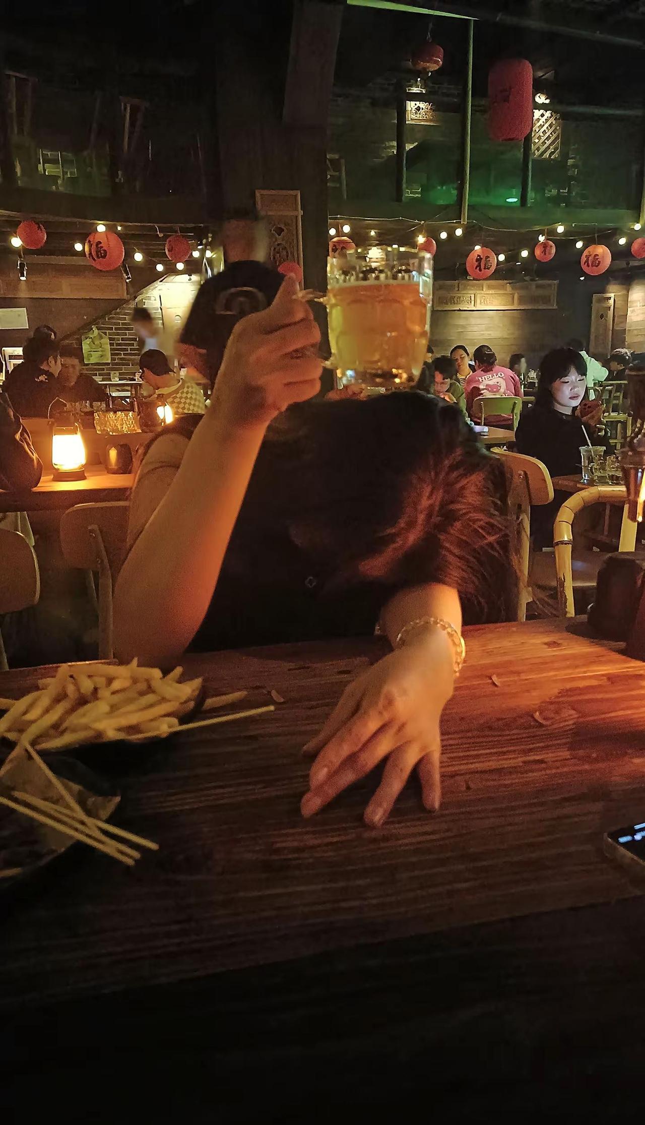 🌱𓂂𓈒🍻𓐃𖠚ᐝ微醺是烟火，清醒是生活。生活需要偶尔的放松，听听音乐，