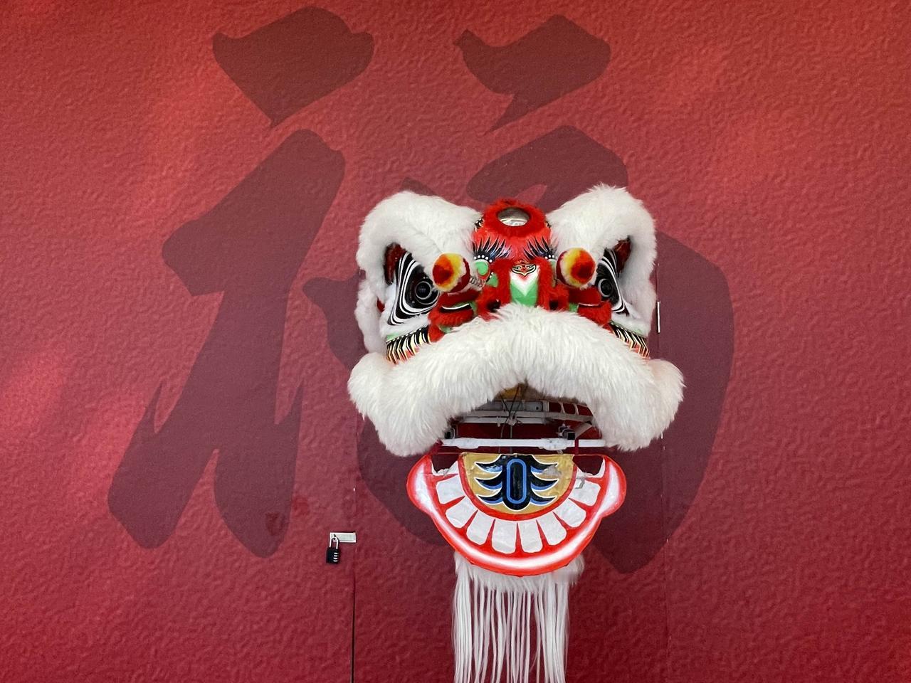 发财狮子这玩意儿，在很多地方都能见到，像商场门口、公司大堂啥的。它造型威武霸气，