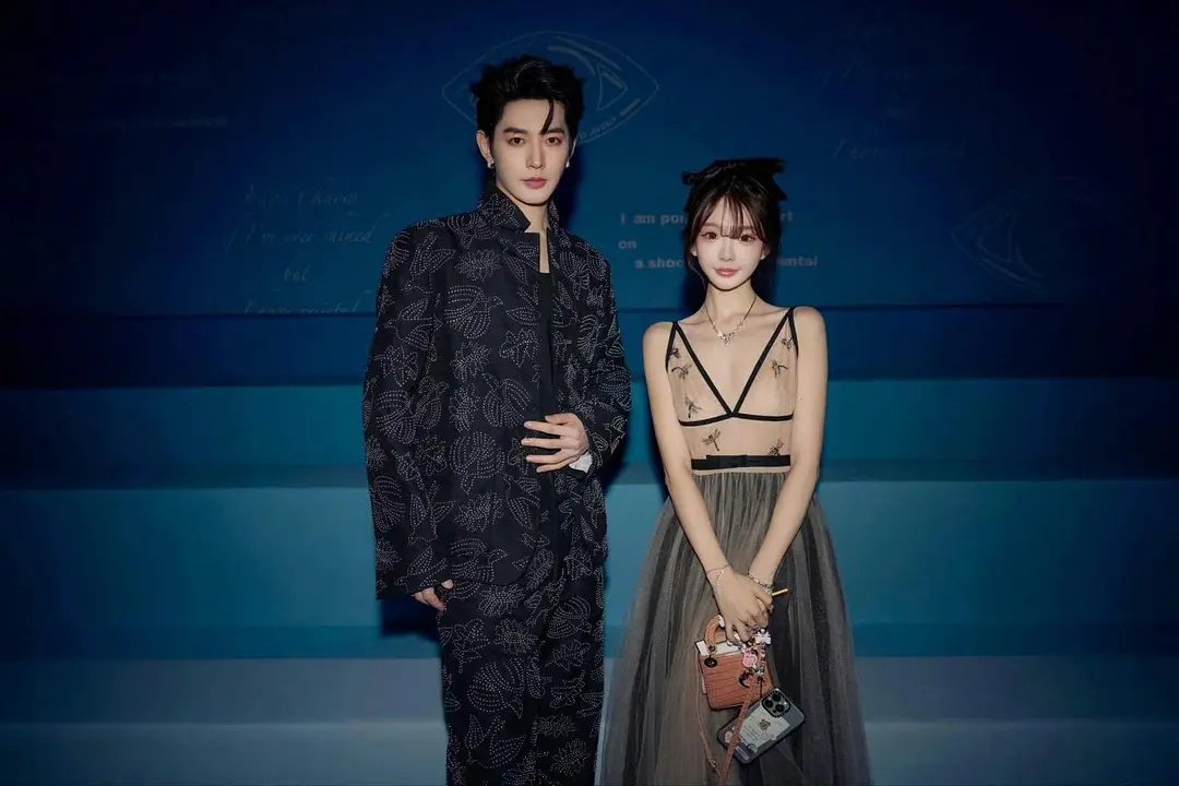 邓为有点网红的感觉了…… ​​​