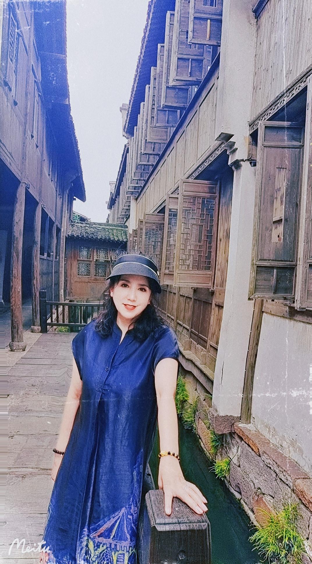 随心
 
世事从来难尽偿，人生百态本无常。
有缘相守何须强，无缘别离莫自伤。
心