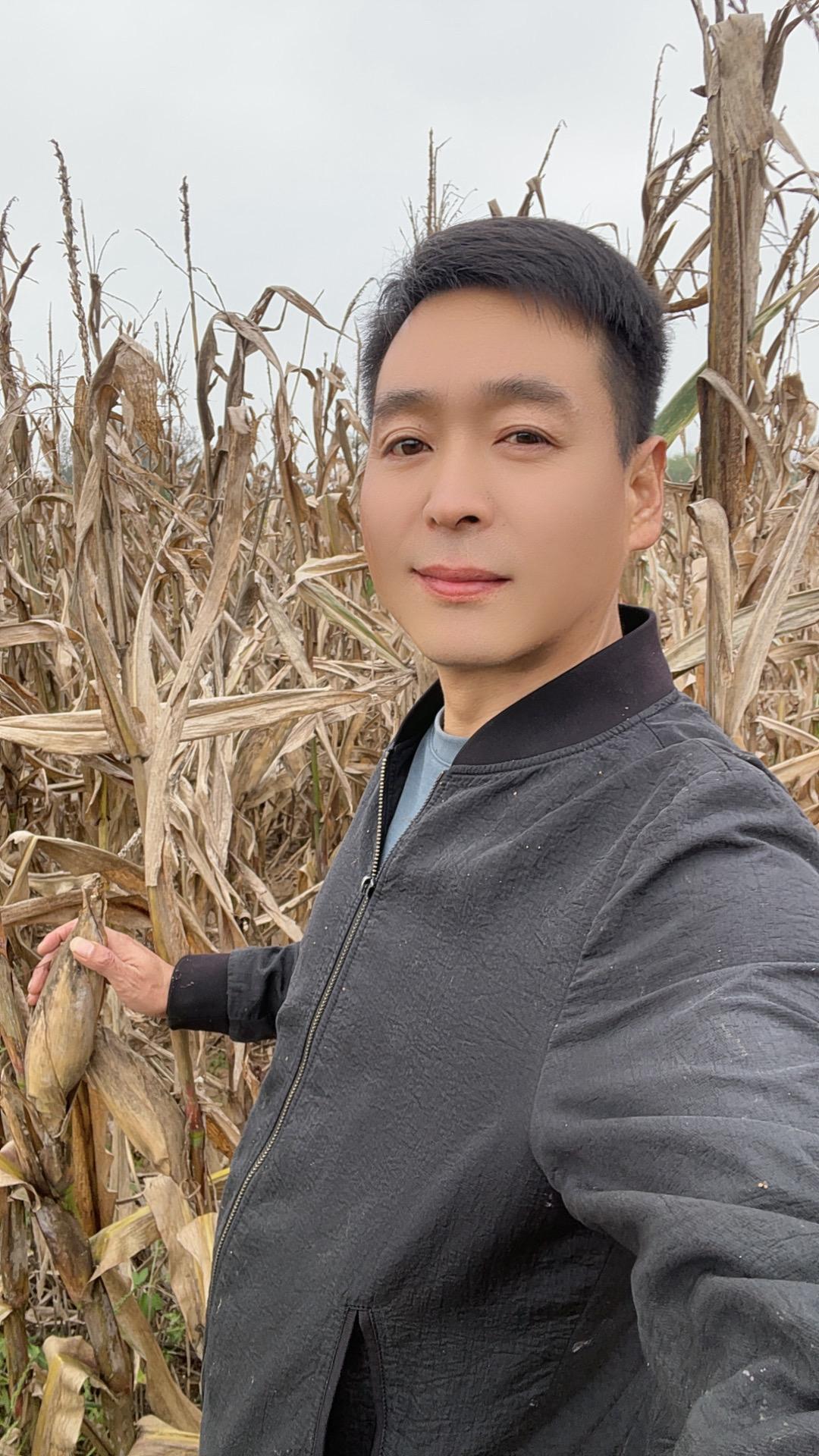 现在的我，无助的时候，一个人，难过的时候一个人，身体不舒服的时候，还是...