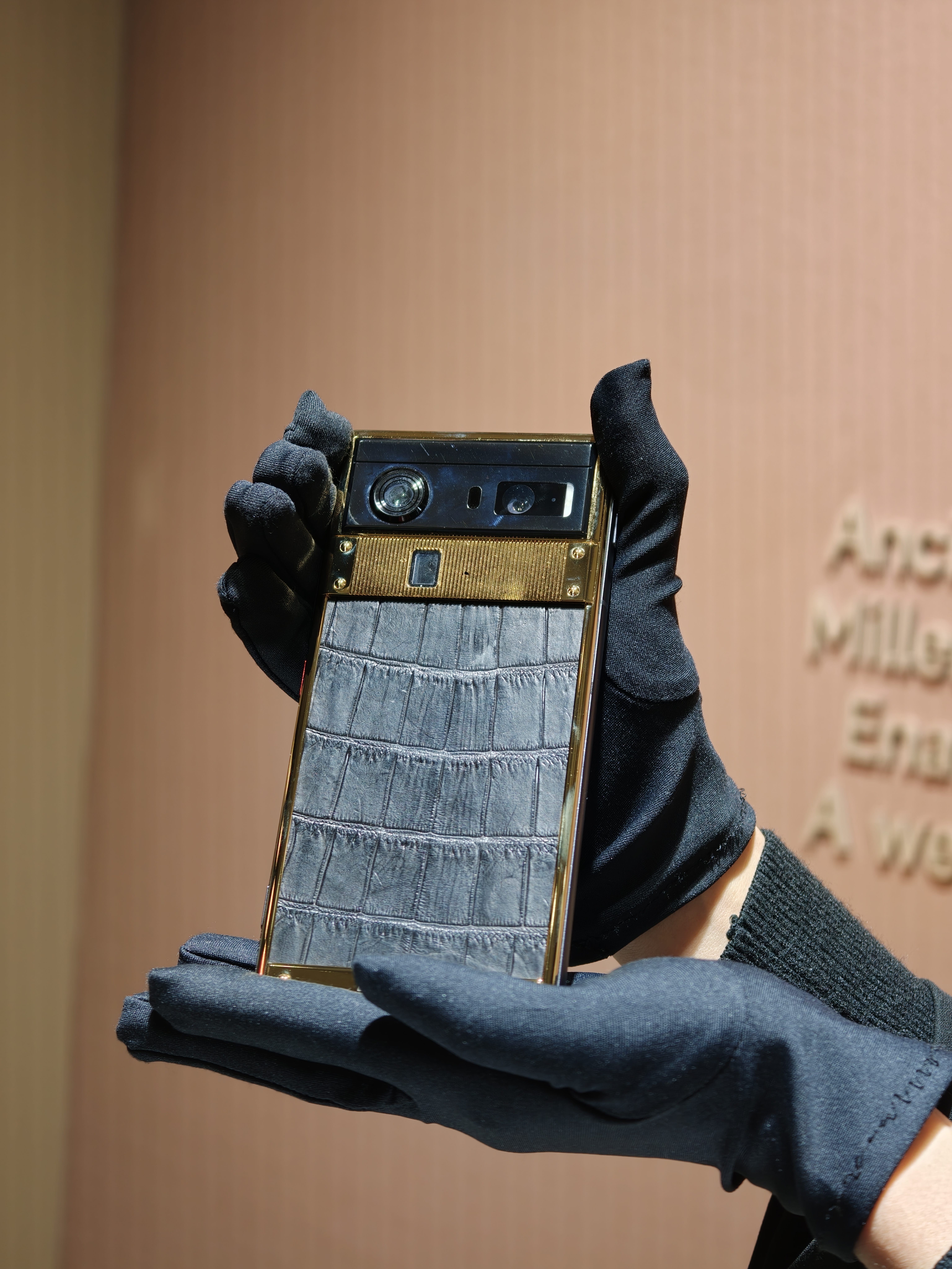 今天逛AWE展被AURORA寰宇至臻全球大赏上的追觅AURORA手机吸引到了，作