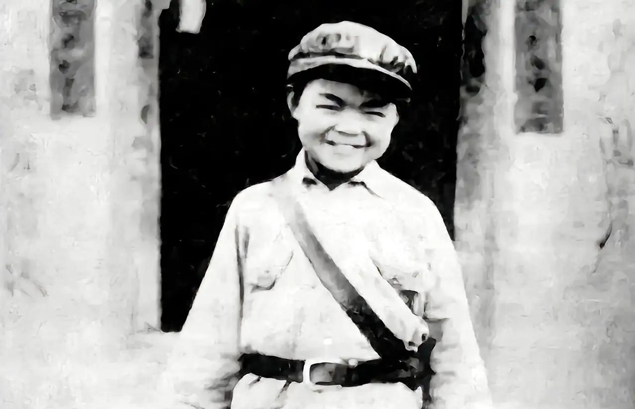 1955年，29岁的向轩被授予中校军衔，阅档首长看到他履历表上的“军龄22年”，