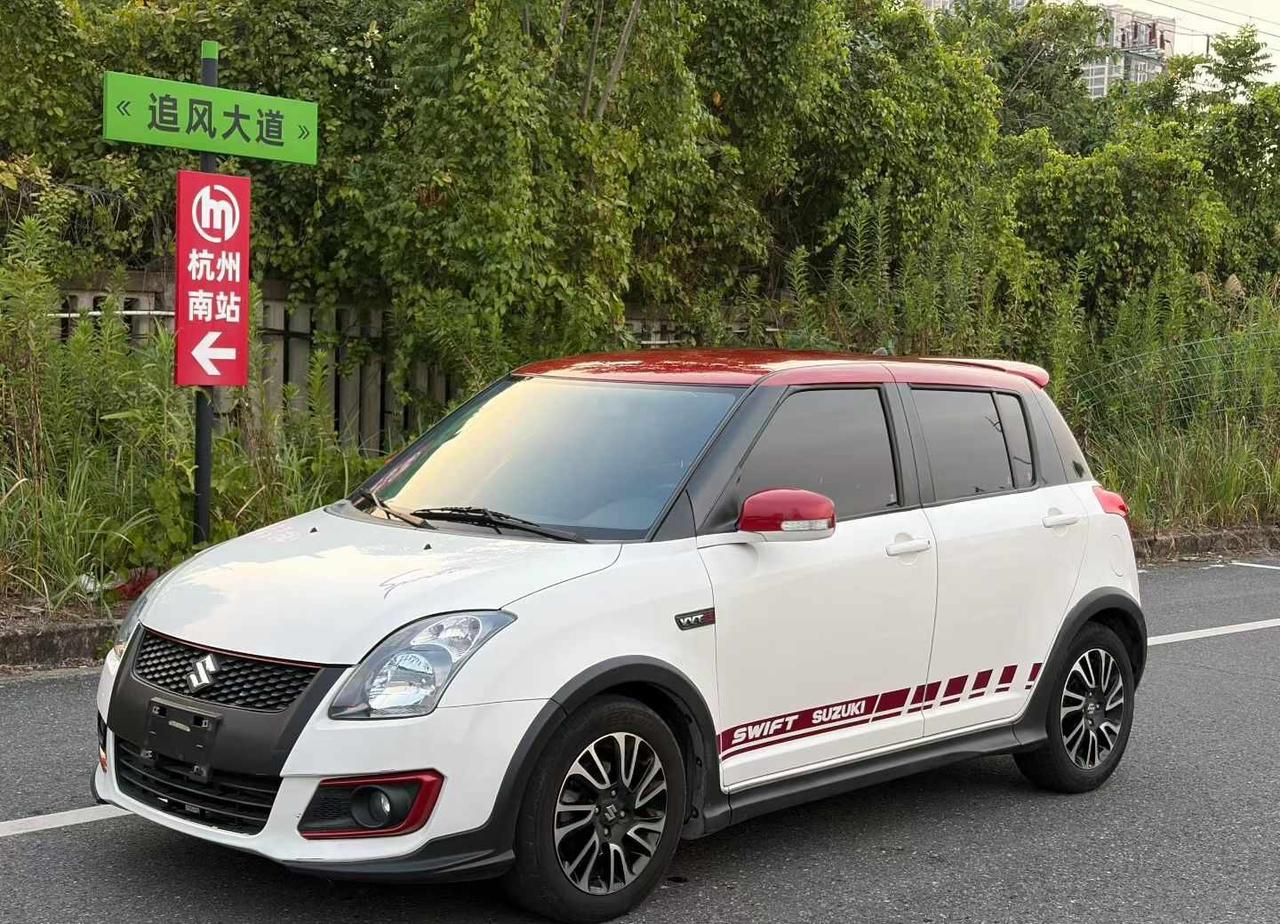 怎么会有这么可爱的车！？🚗
五年前，铃木雨燕可是炙手可热的香饽饽，回来一台走一