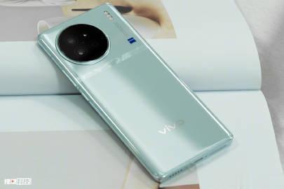 vivo X90s，外观实拍 ！发布会还没开，先提前品一下外观。

新配色「青漾