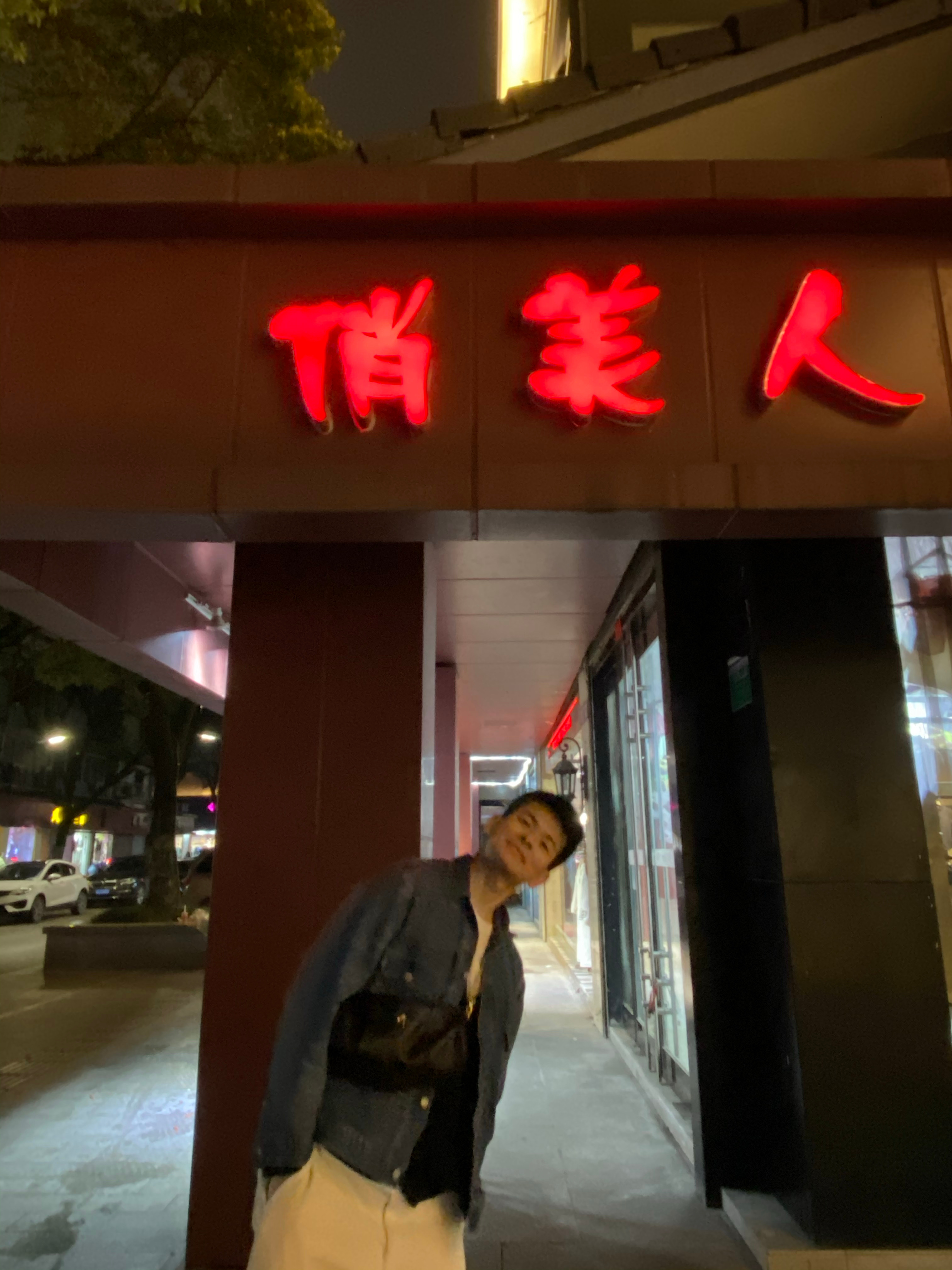 做汽车媒体很难，想同时把内容和商务都做好的汽车媒体人很累，周末愉快，朋友们。#汽