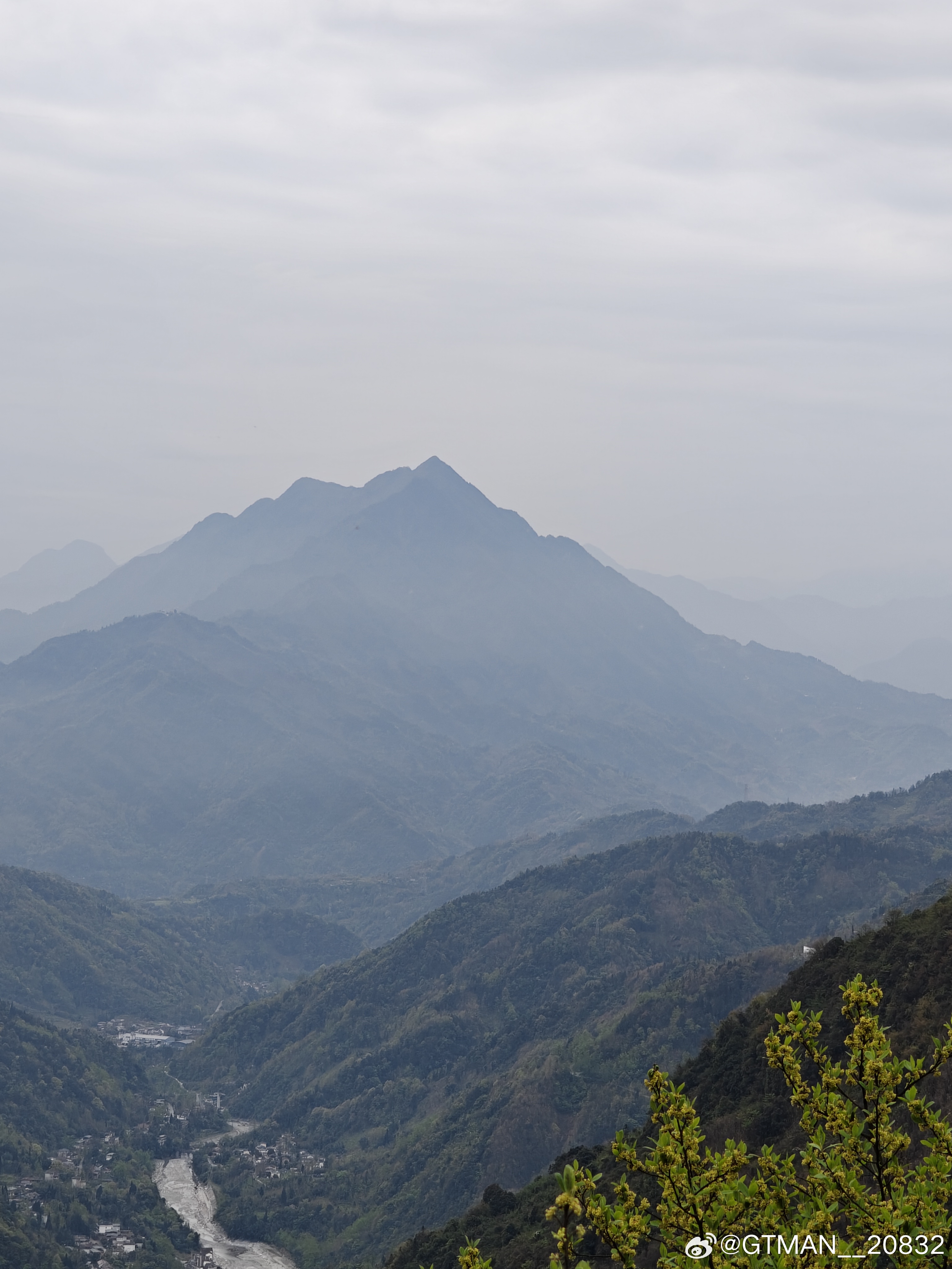 睡不着就晨跑，慢慢开，享受驾驶，以前没注意，蒲虹路看出去竟然这么漂亮。 