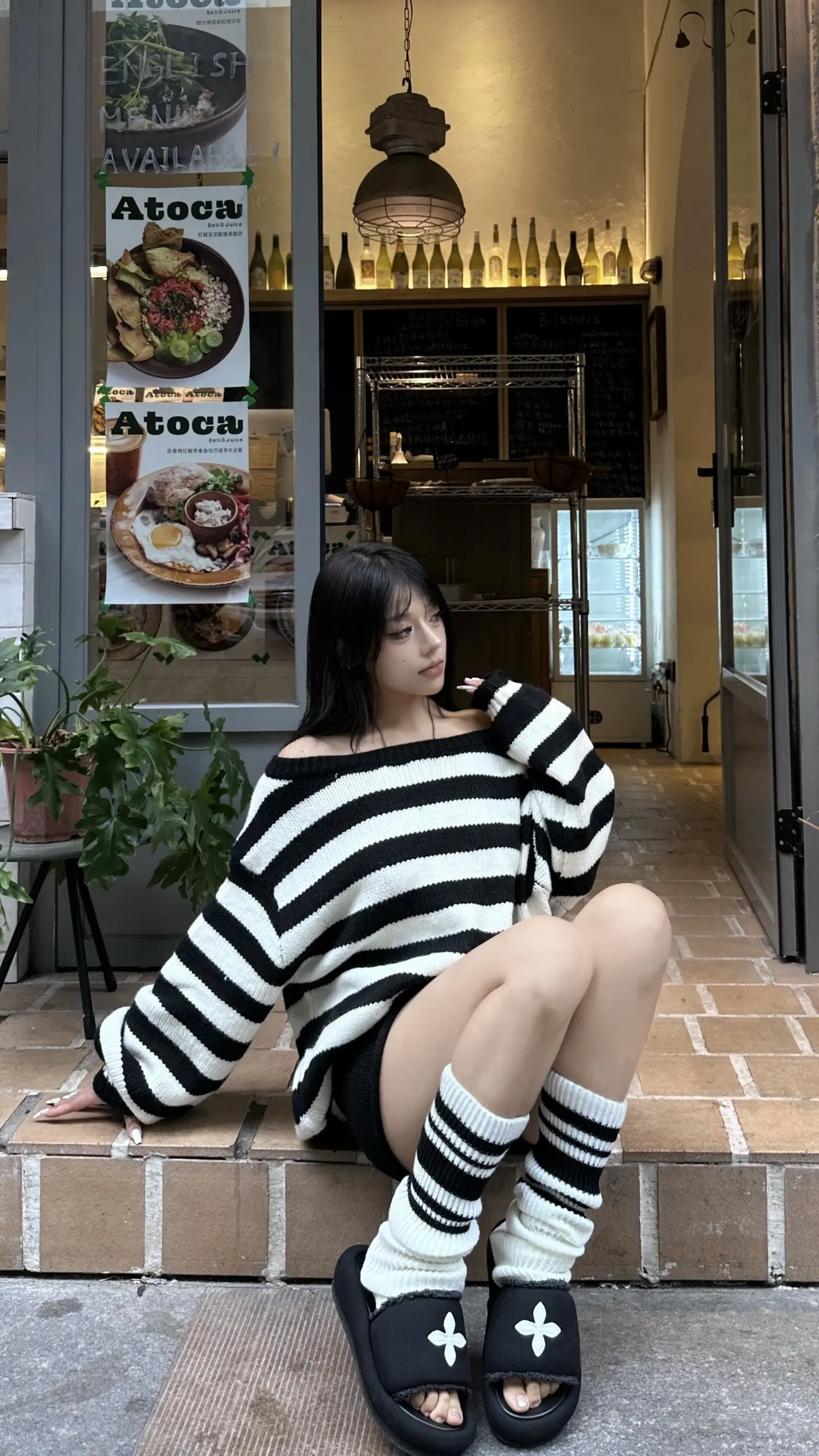 嗨亲爱的大力士小姐。不要再咀嚼小小的悲哀 而忘记大大的世界