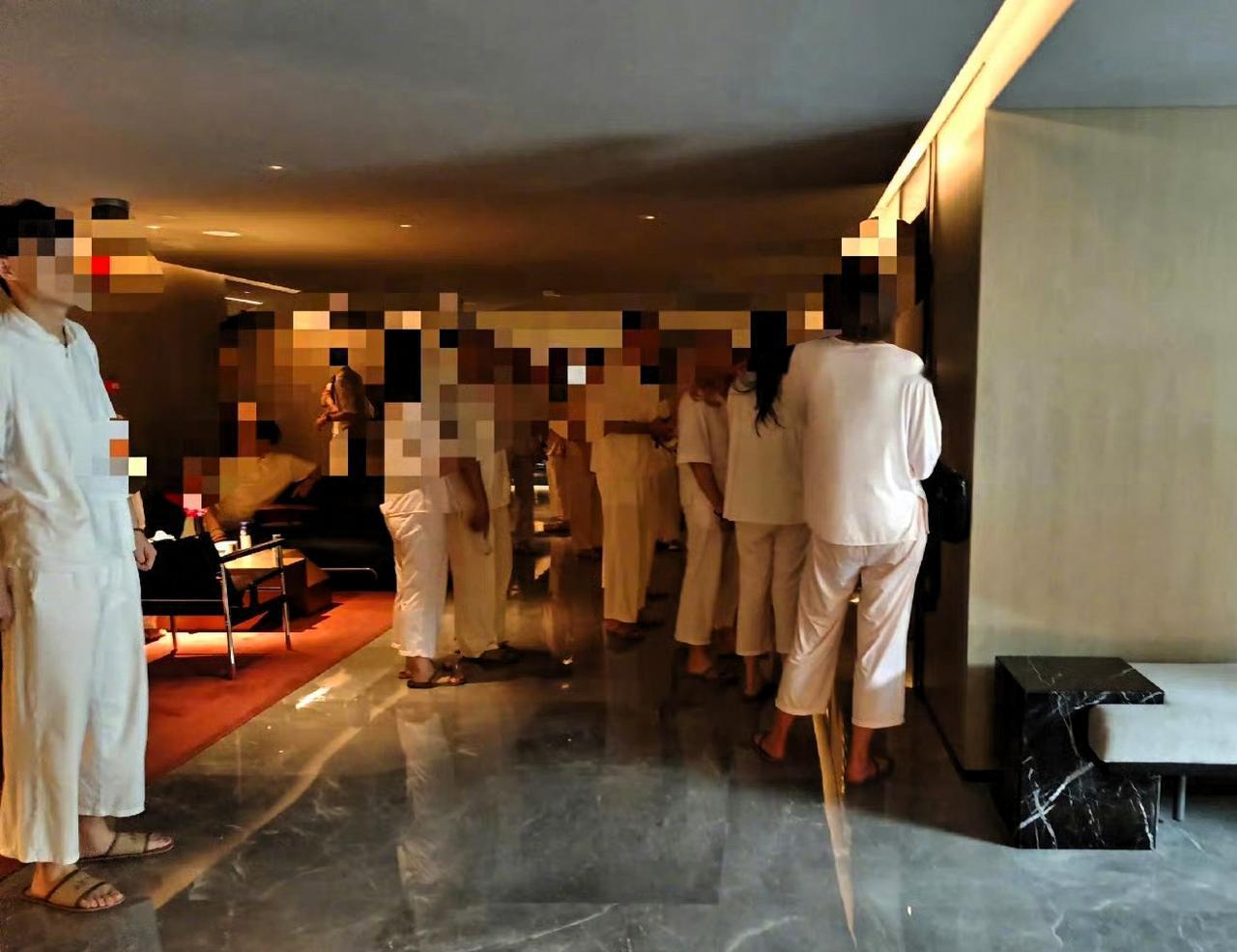 上海曲水兰亭失火原因仍未查清！
官方正调查，拦路收费争议持续发酵
上海闵行曲水兰