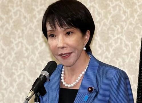 日本向中国提了一个请求！高市早苗知道：再犹豫就晚了。最近48小时，日本彻底乱套了