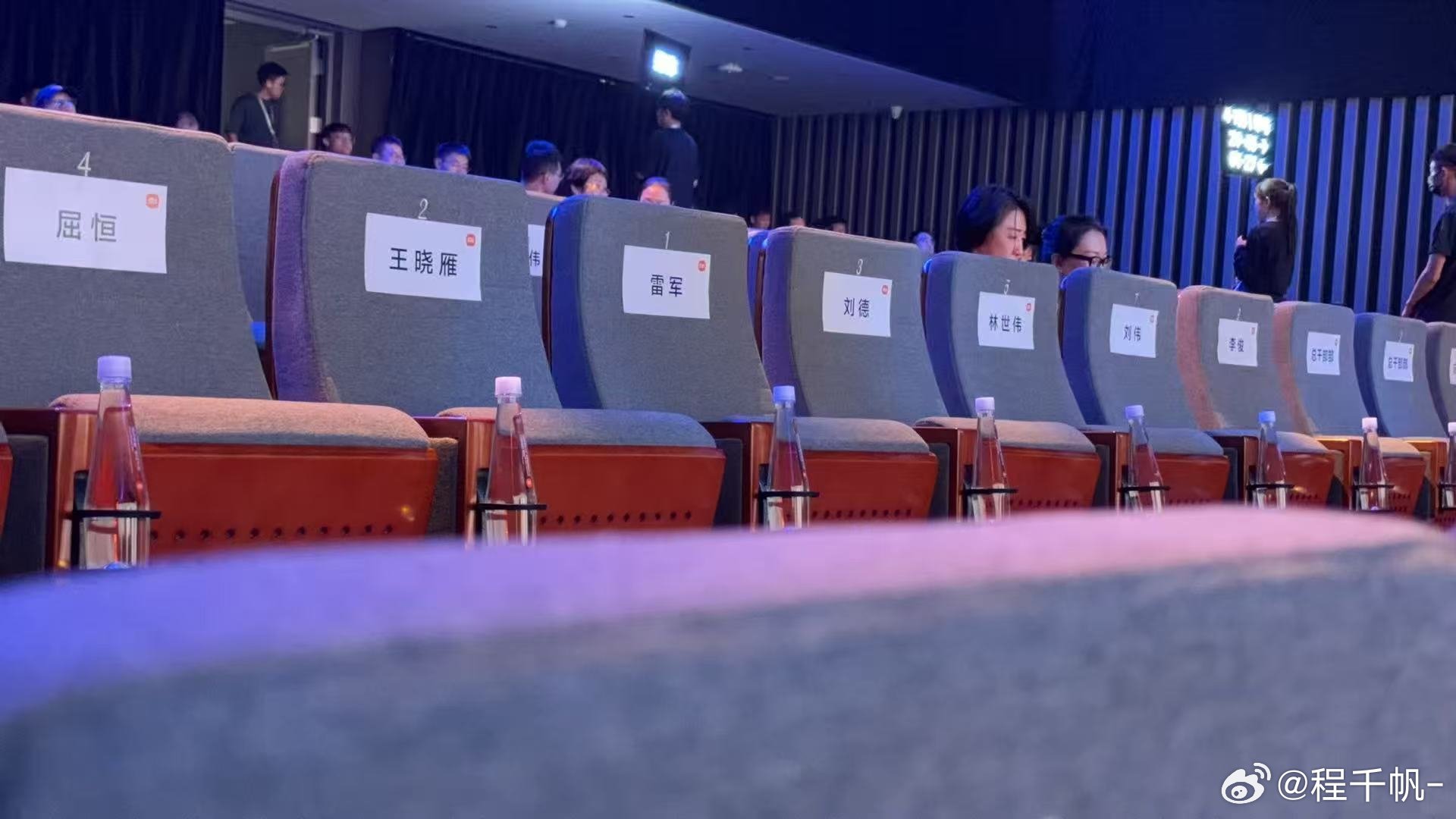 雷总要来看今晚小米18pro系列发布会啊 ​​​