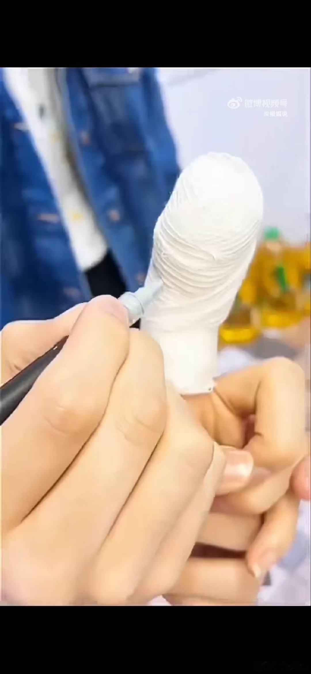 尹浩宇在姜妍手上画西红柿鸡蛋面中餐厅中餐厅名场面 尹浩宇的温柔是具体的吗？是！在