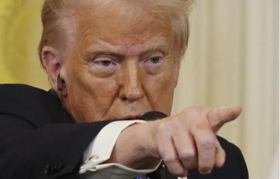 白宫一位官员告诉CNN，1月7日，美国总统特朗普与哥伦比亚总统古斯塔沃·佩特罗通