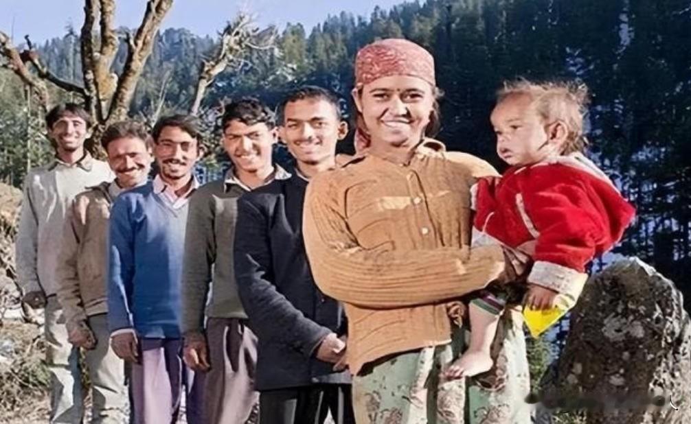 印度“一妻多夫”生活咋过？妻子有苦难言：得和五兄弟一起生活，幸福感全无。

主要