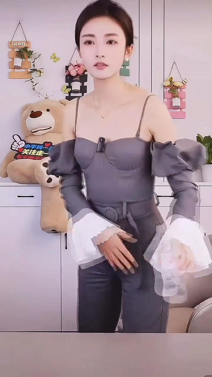 我要去打一针，这个衣服怎么上厕所？要给你演示一下吗？你们男娃日上厕所又不一样，需