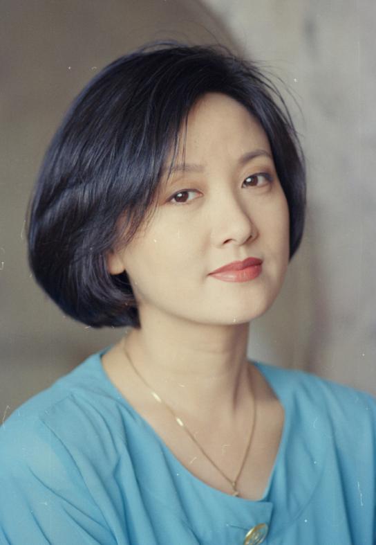 看完邓婕回成都买房这事儿，心里真不是滋味。66岁的“凤辣子”，看房只问能不能放下