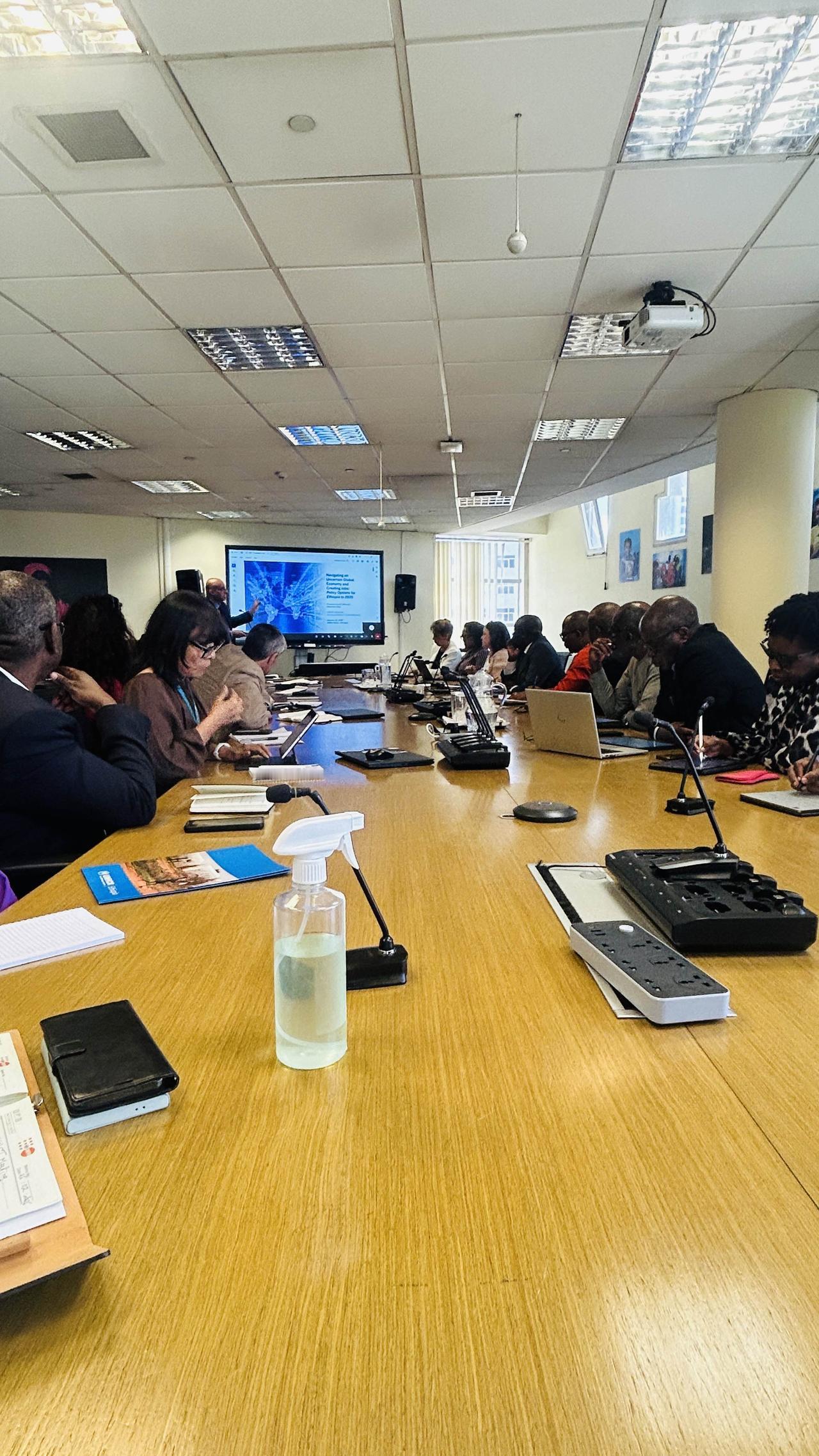 非洲之角局势失序：埃塞-厄立特里亚战争一触即发，索马里兰与以色列建交引发关注，南