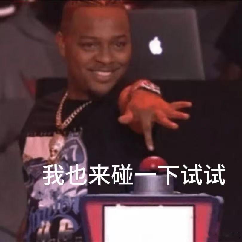 乌萨奇街头大跳奶龙舞  刚刚亲眼看到这场街头舞蹈，简直太精彩了！乌萨奇和奶龙的搭