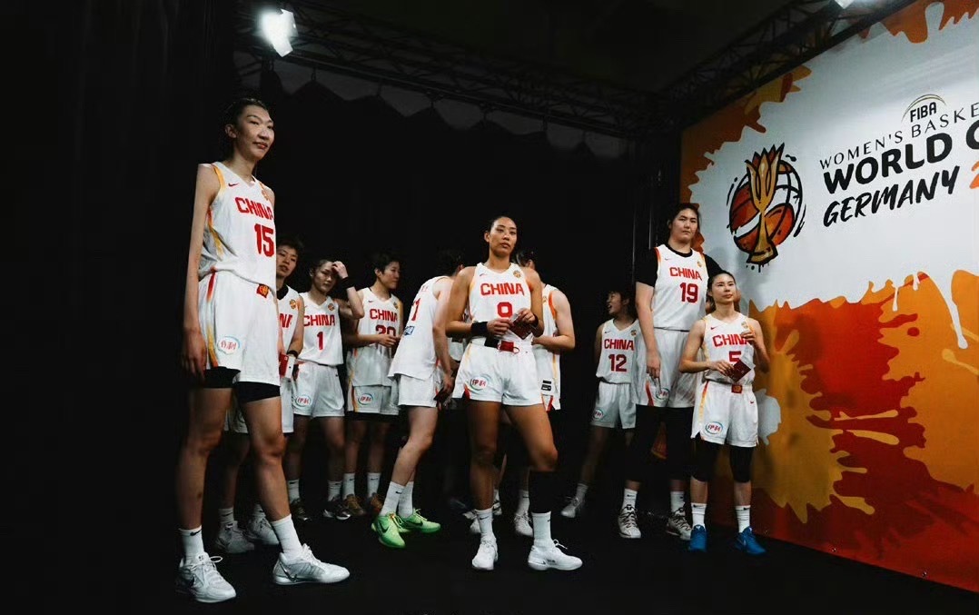 中国女篮VS法国女篮从比赛中吸取经验，已经很棒了！下个赛场见[点赞] ​​​