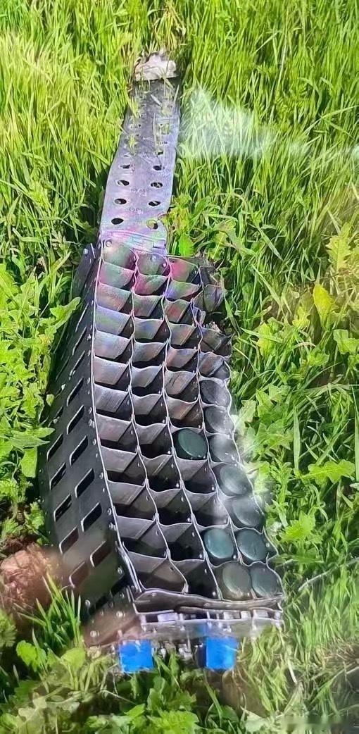 这张照片出现的装备，让整个俄军前线“胆战心惊”，处境急速恶化！全面智能地雷封堵！