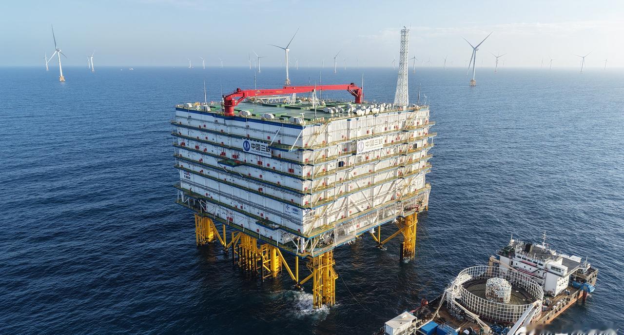 能建动态【世界最大海上换流站“海风之心”送出主动脉贯通】日前，中国能建广东院EP