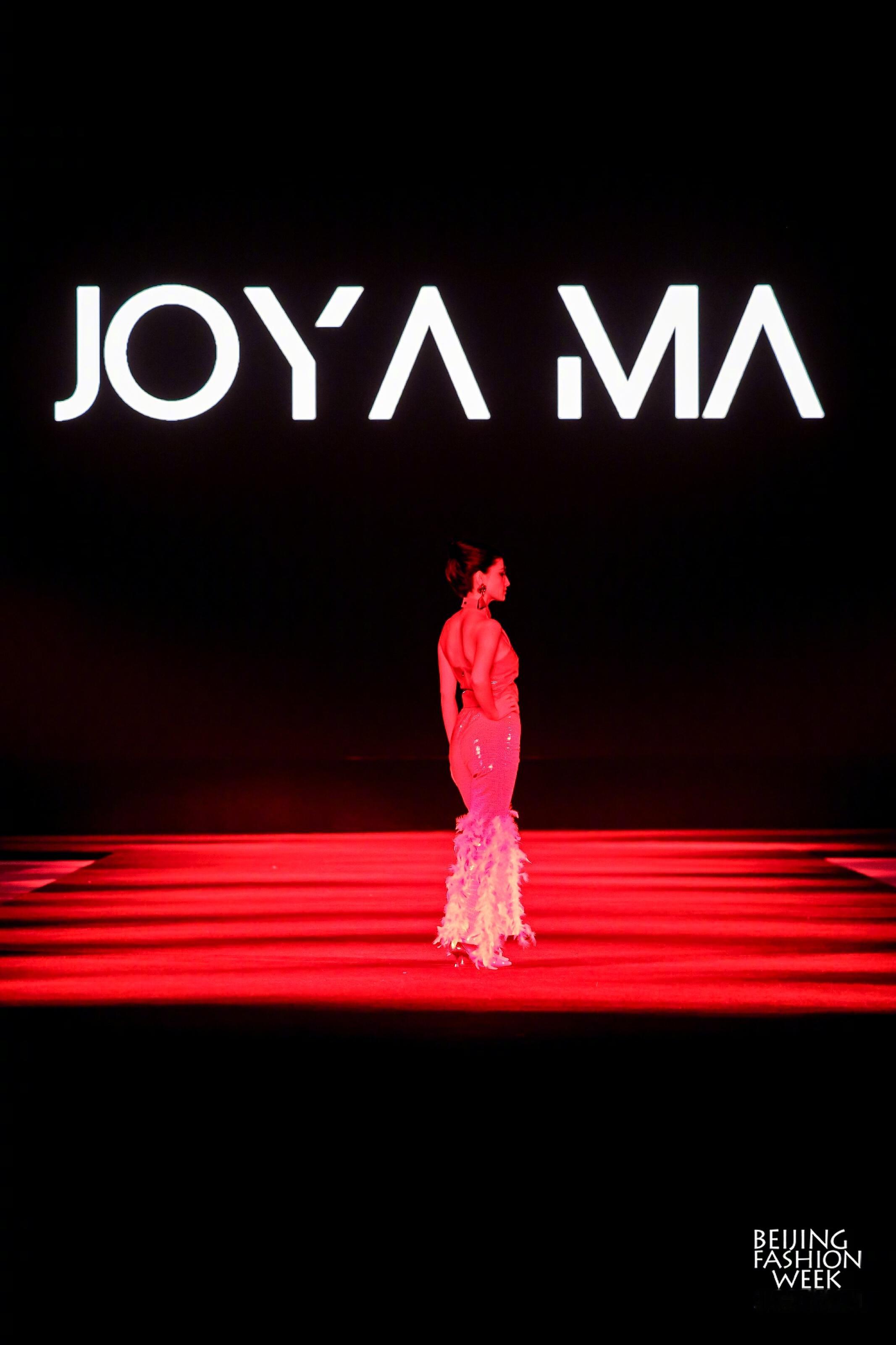 JOYA MA DRAGONESS 📸感谢北京时装周的邀请，和设计师交流很愉快