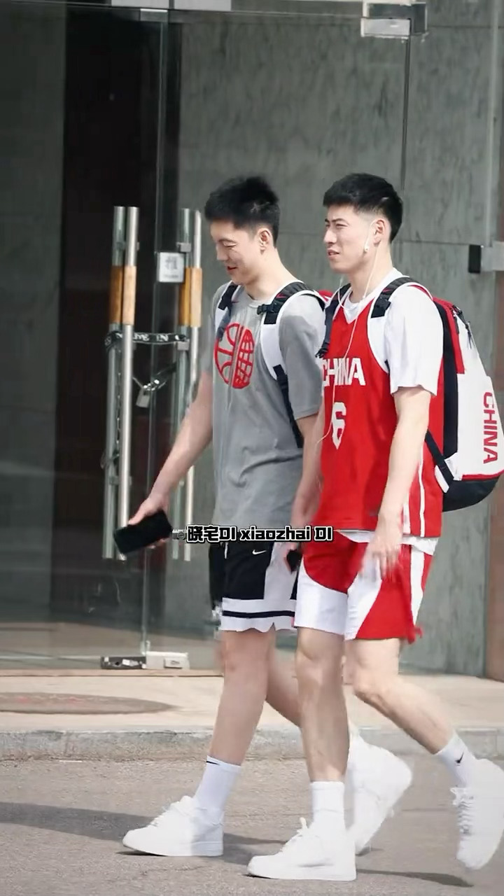凑热闹[音乐] 