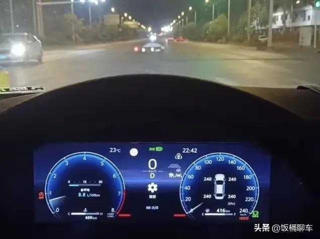 有时候真的不知道到底是什么样的人，认为买车就应该买四五十万的车。

到底是什么样
