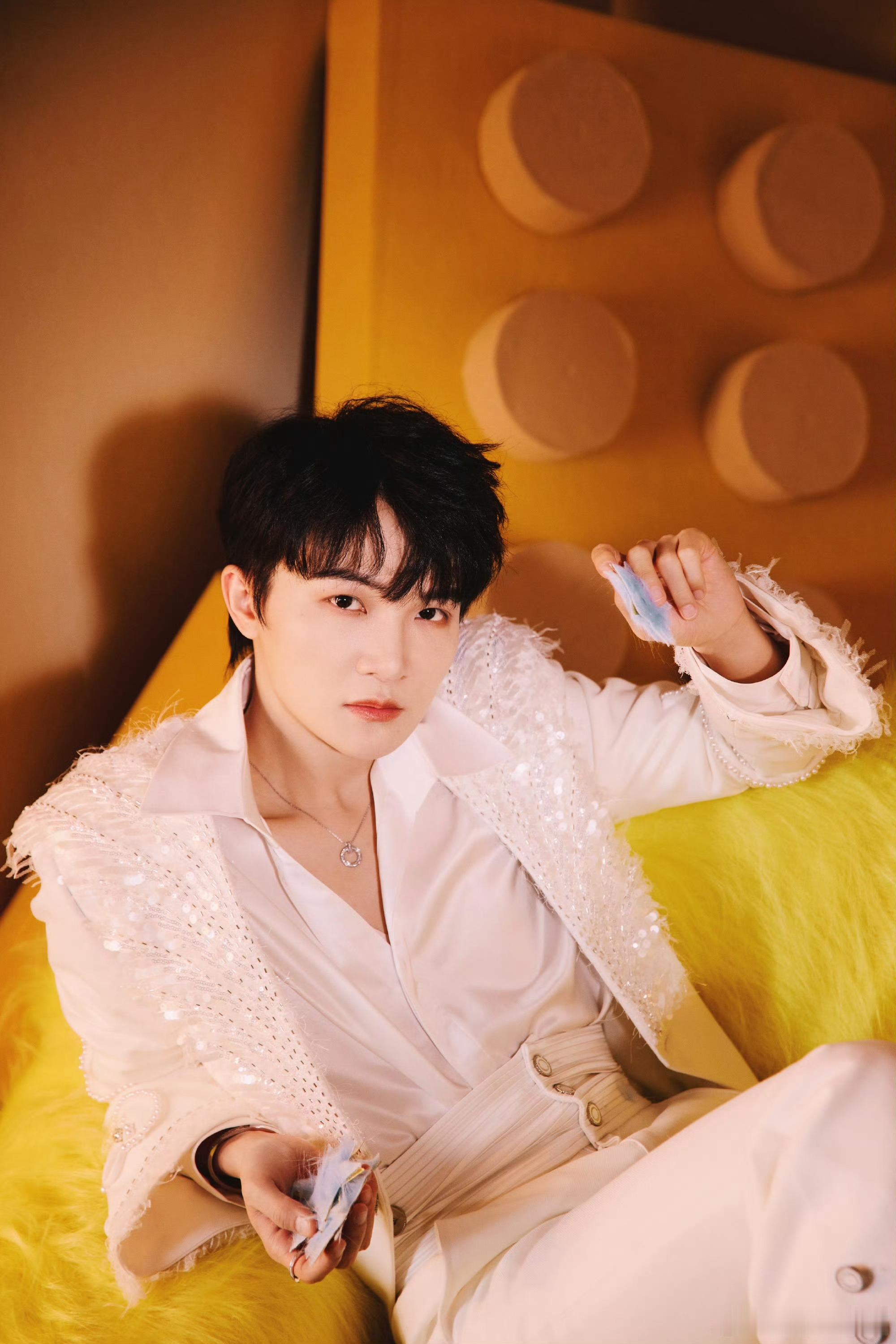 周深加盟2026辽宁春晚天籁之音周深正式官宣加盟辽宁春晚，2026年的除夕夜又多