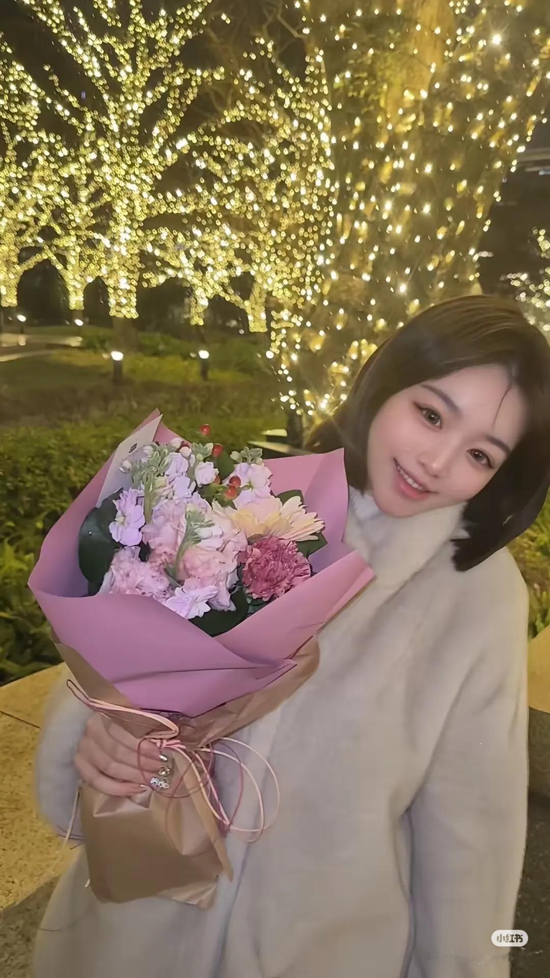 话说日本近几年就推出了许多颜值和气质都相当不错的新晋博主，而hmk_queen就