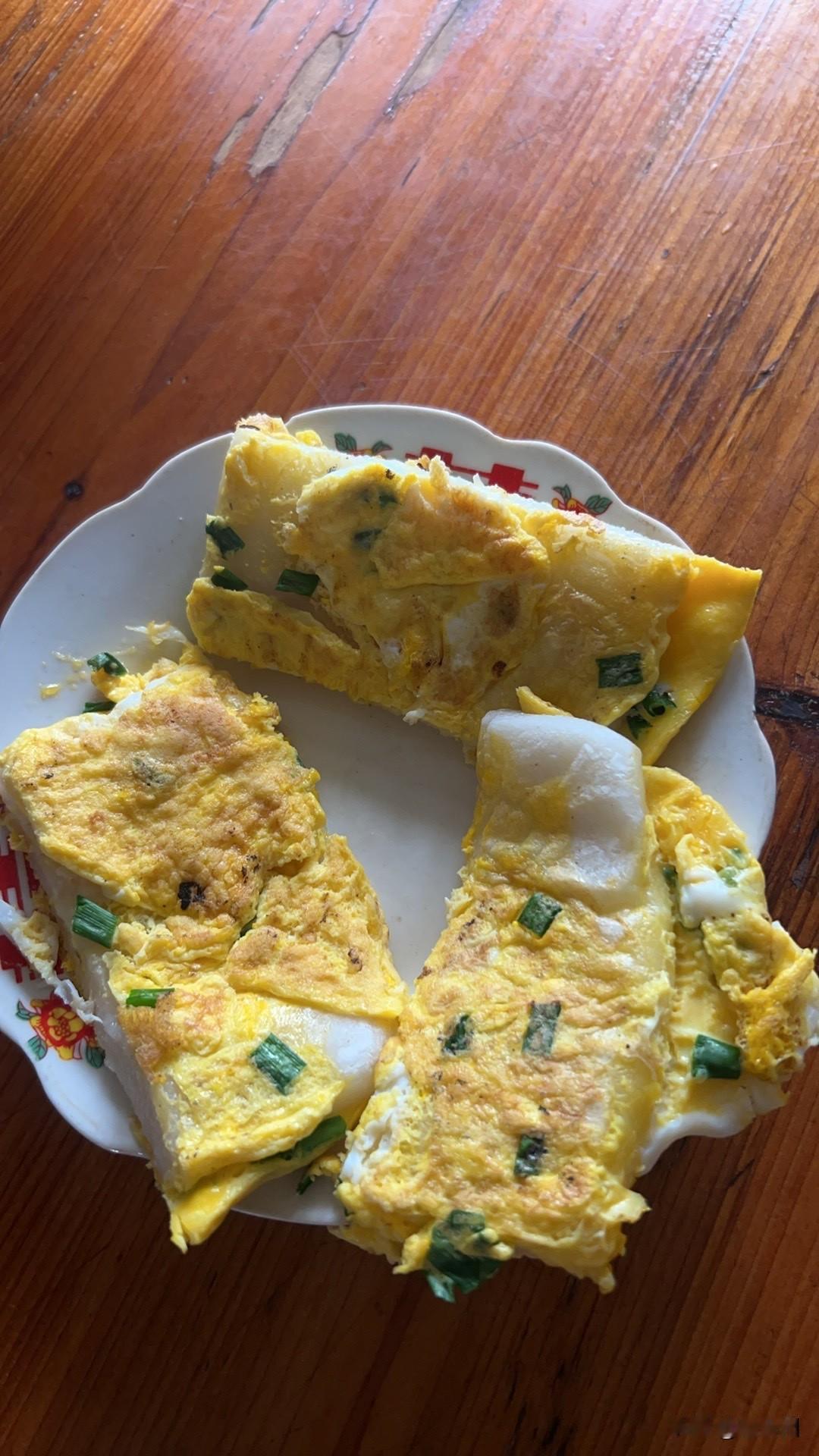 除了台州人，90%的人没吃过！台州特色美食之鸡蛋麻糍。麻糍采用糯米蒸熟，然后经过